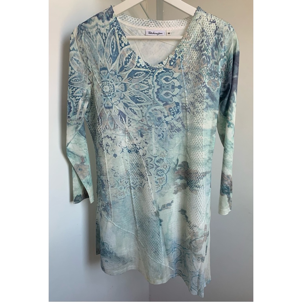 Patchington ⢠M ⢠3/4 Sleeve Double Mesh Print Top Asymmetric Hem